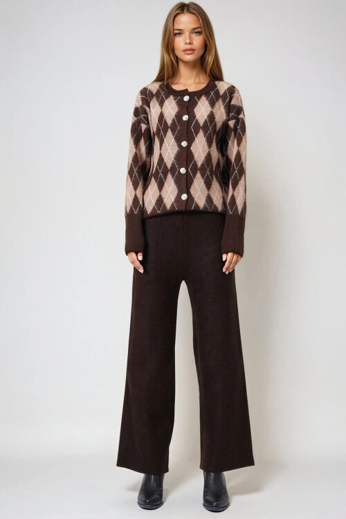 Kahverengi Argyle Desenli Triko Hırka Ve Düz Paça Pantolon Takım