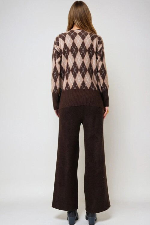 Kahverengi Argyle Desenli Triko Hırka Ve Düz Paça Pantolon Takım