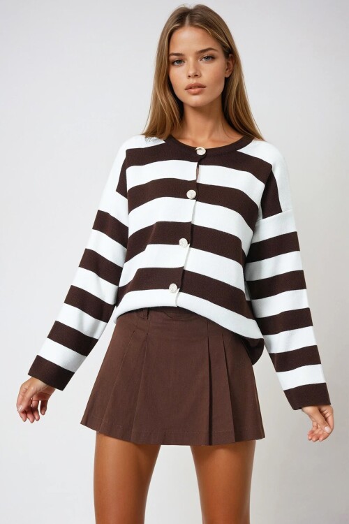 Kahverengi Kalın Çizgili Düğmeli Triko Hırka