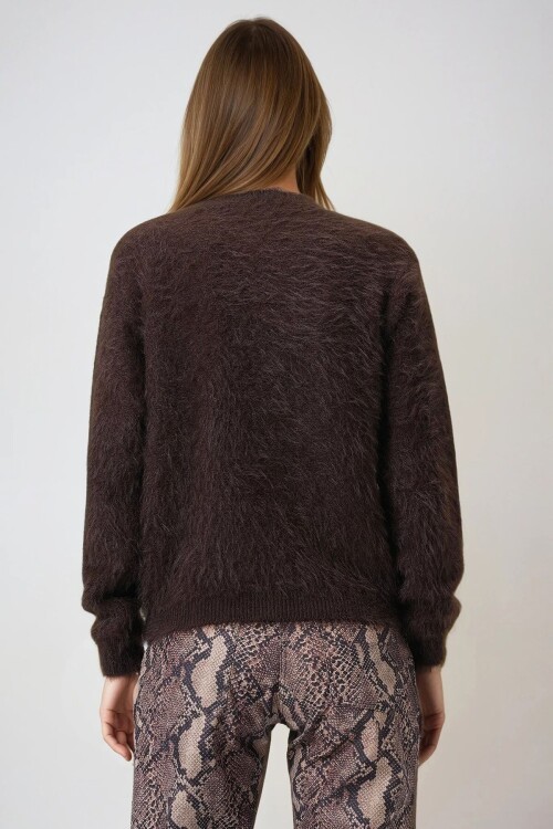 Kahverengi Kalp Düğme Detaylı Sakallı Hırka