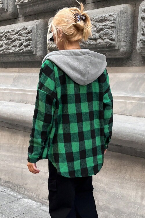 Yeşil Kapüşonlu Oversize Cepli Düğmeli Ekose Gömlek Ceket