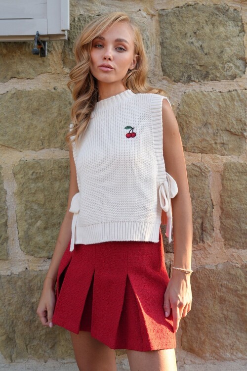 Kiraz Nakışlı Yanlardan Bağlamalı Süveter