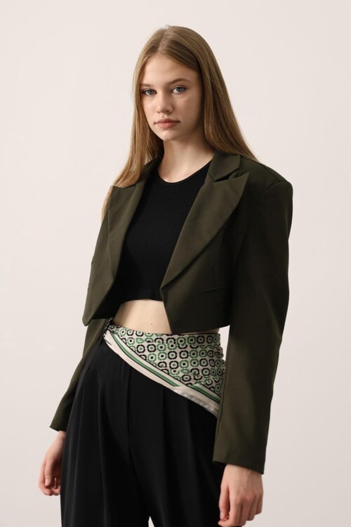 Kısa Kesim Cep Detaylı Blazer Ceket