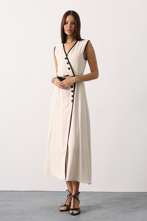 Kontrast Detaylı Düğmeli Kemerli Midi Boy Elbise