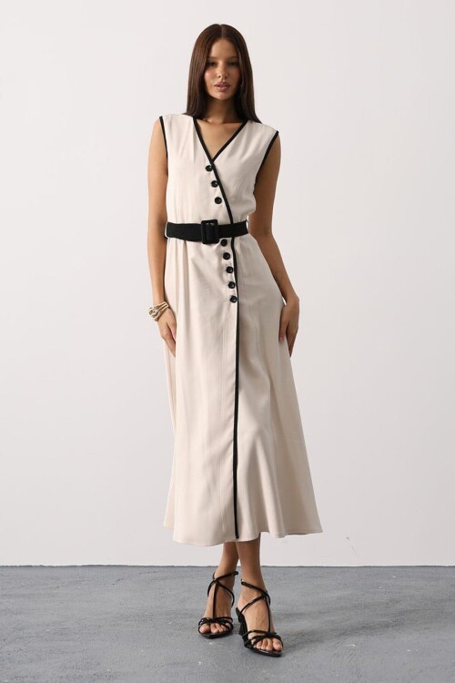 Kontrast Detaylı Düğmeli Kemerli Midi Boy Elbise