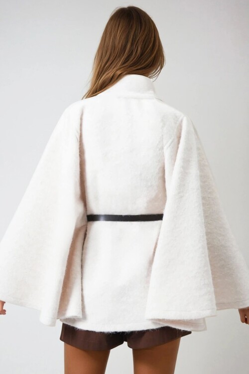 Krem Kemerli Gizli Düğmeli Premium Pelerin