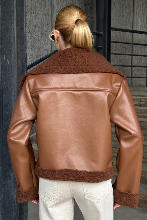 Kruvaze Yaka Fermuar Kapamalı İçi Kürklü Mont