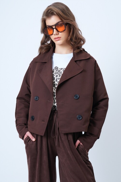 Kruvaze Yaka İçi Astarlı Kısa Trenç Ceket