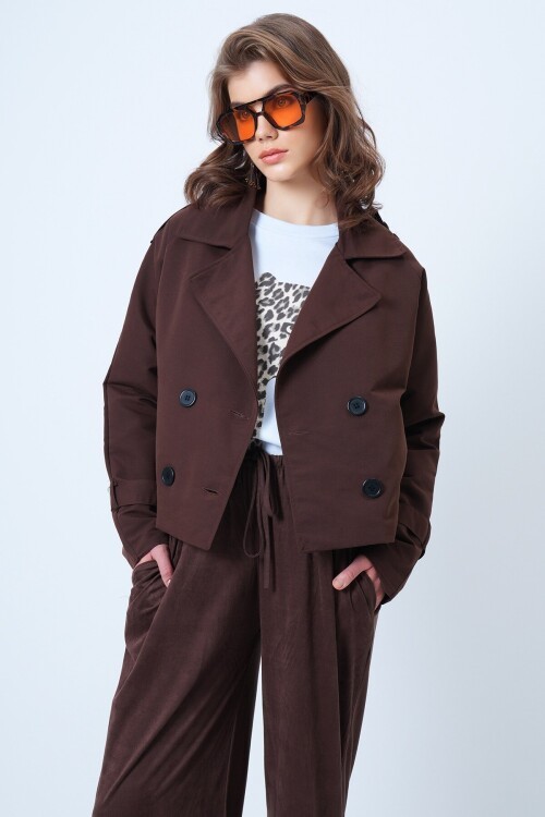 Kruvaze Yaka İçi Astarlı Kısa Trenç Ceket