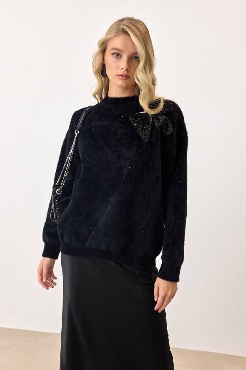 Siyah Kurdele Detaylı Bisiklet Yaka İncili Püsküllü Triko Kazak