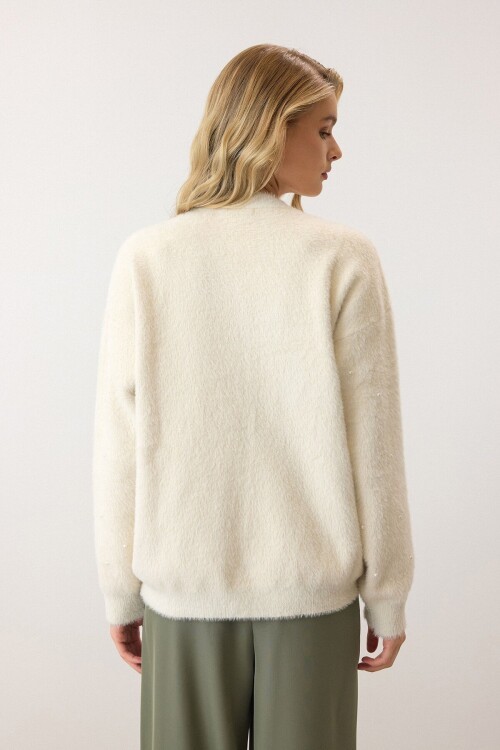 Krem Kurdele Detaylı Bisiklet Yaka İncili Püsküllü Triko Kazak