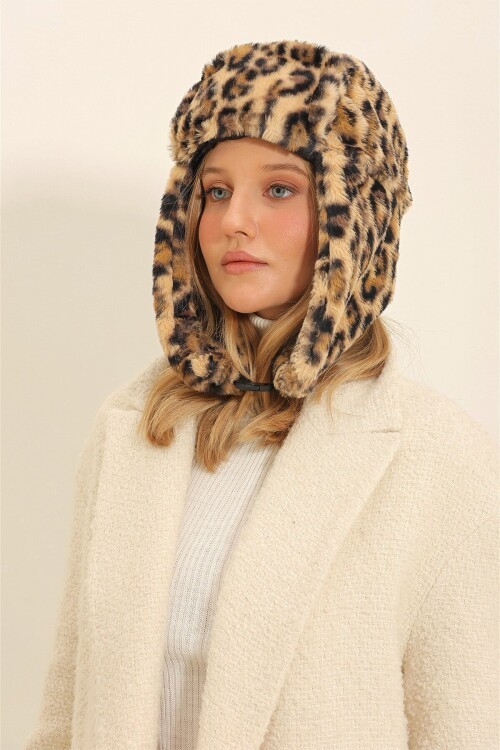 Leopar Leopar Desenli Kulaklıklı Klips Kapamalı Şapka