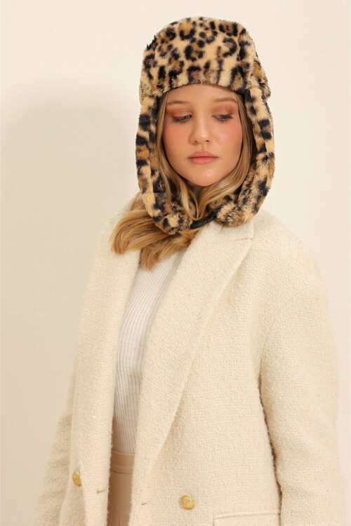 Leopar Leopar Desenli Kulaklıklı Klips Kapamalı Şapka