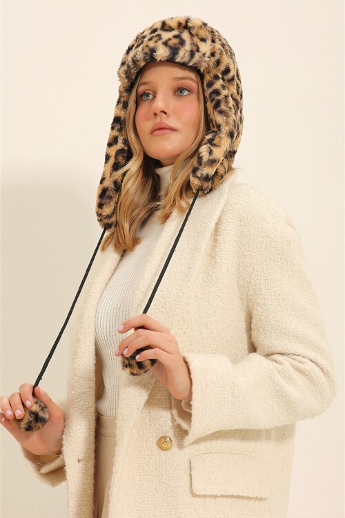 Leopar Leopar Desenli Kulaklıklı Şapka