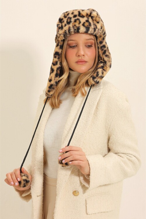Leopar Leopar Desenli Kulaklıklı Şapka