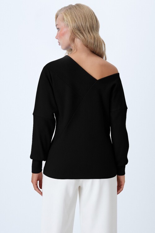 Ön Arka V Yaka Asimetrik Kesimli Bluz