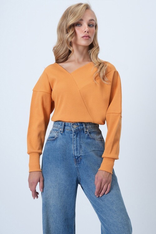 Ön Arka V Yaka Asimetrik Kesimli Bluz