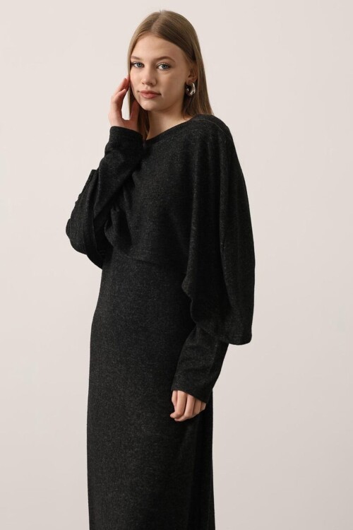 Pelerin Detaylı Uzun Kollu Yumoş Triko Maxi Elbise