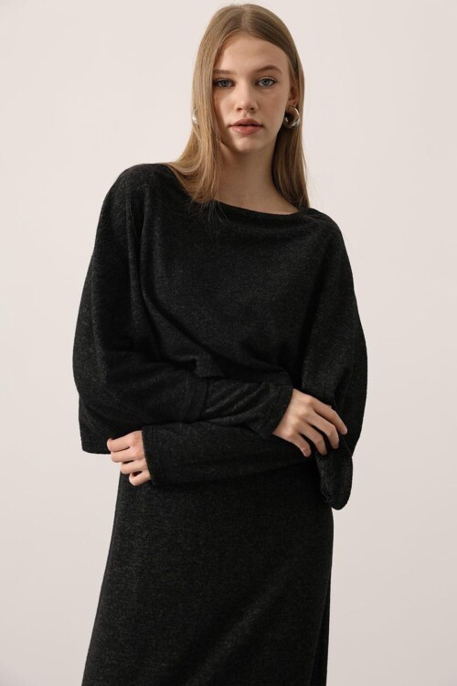 Pelerin Detaylı Uzun Kollu Yumoş Triko Maxi Elbise