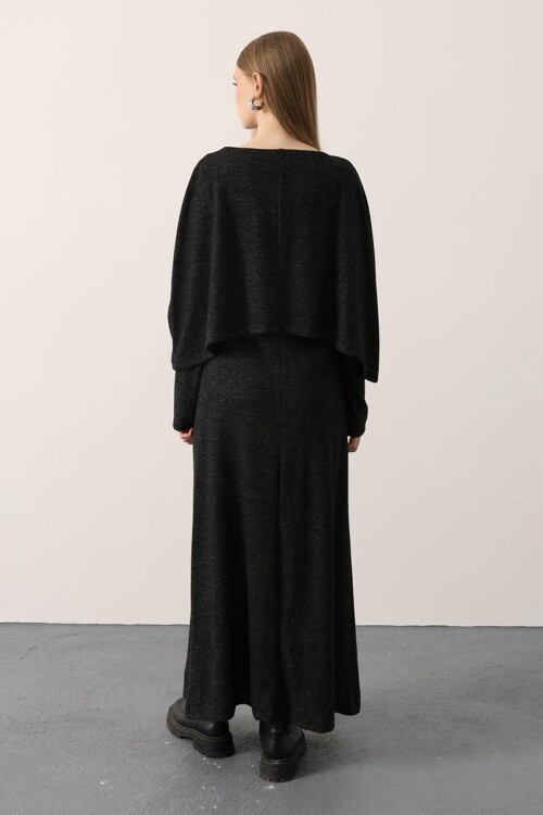 Pelerin Detaylı Uzun Kollu Yumoş Triko Maxi Elbise