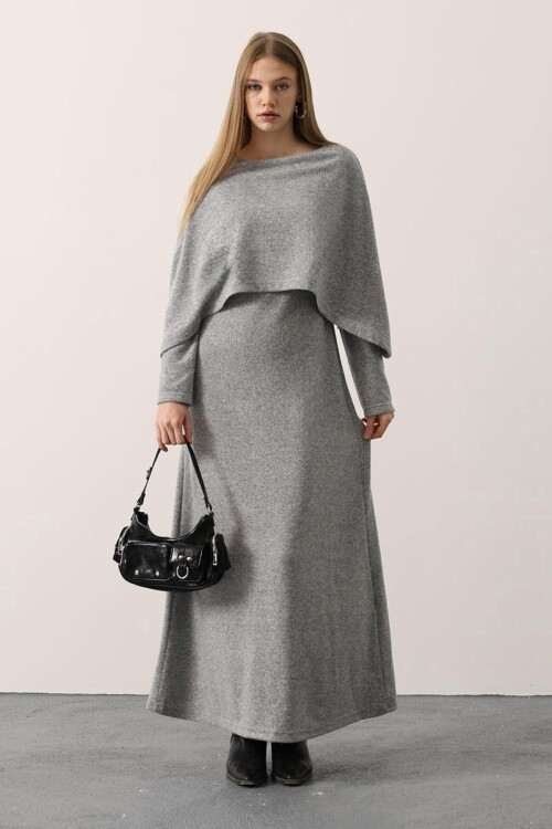 Pelerin Detaylı Uzun Kollu Yumoş Triko Maxi Elbise