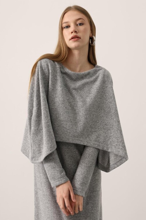 Pelerin Detaylı Uzun Kollu Yumoş Triko Maxi Elbise