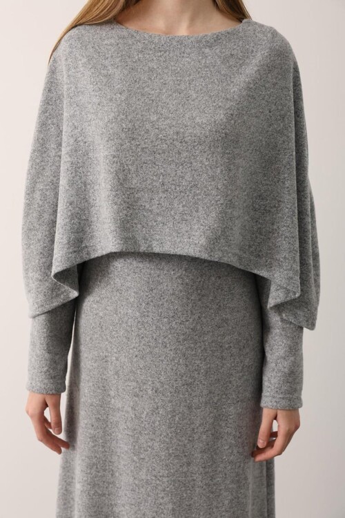 Pelerin Detaylı Uzun Kollu Yumoş Triko Maxi Elbise