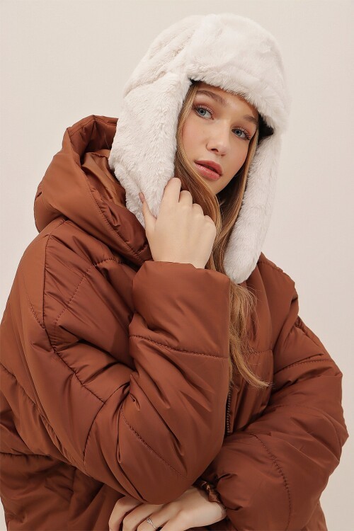 Ekru Peluş Kulaklıklı Yumoş Şapka