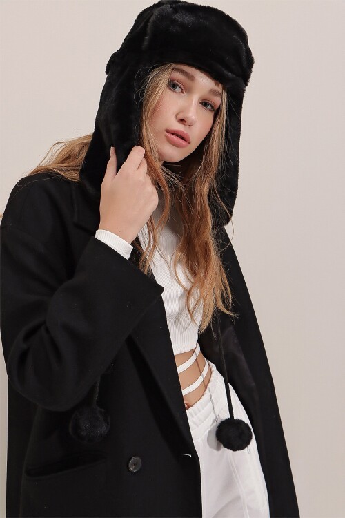 Siyah Peluş Kulaklıklı Yumoş Şapka