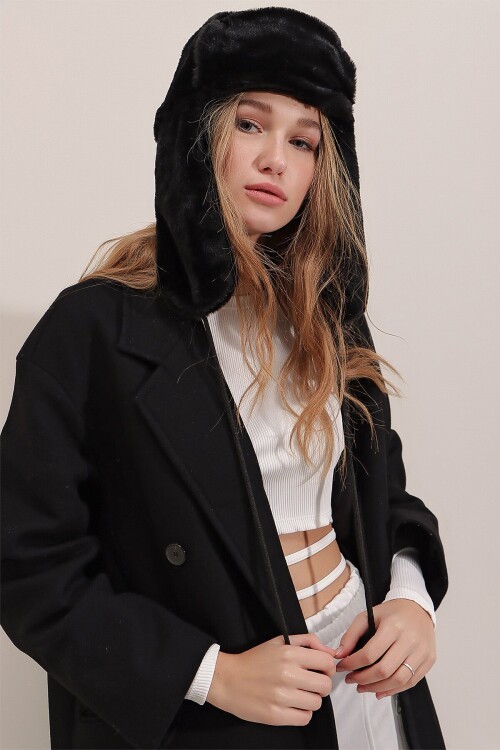 Siyah Peluş Kulaklıklı Yumoş Şapka