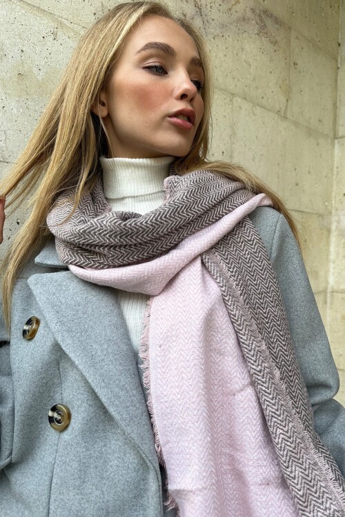 Pudra Püskül Detaylı Desenli Şal