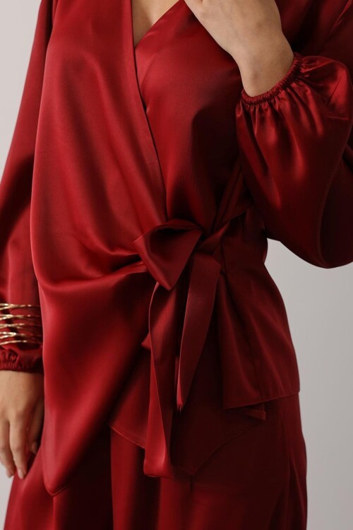 Saten Dokulu Yan Bağlamalı Bluz Ve Geniş Paça Pantolon Takım