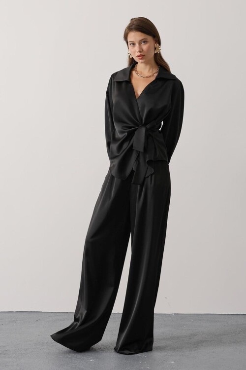 Saten Dokulu Yan Bağlamalı Bluz Ve Geniş Paça Pantolon Takım
