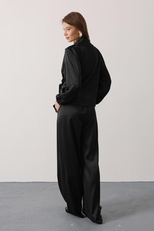 Saten Dokulu Yan Bağlamalı Bluz Ve Geniş Paça Pantolon Takım