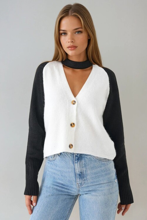Siyah-Beyaz Renk Bloklu V Yaka Düğmeli Boğaz Detaylı Triko Hırka