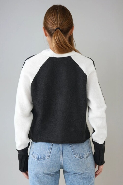 Siyah-Beyaz Renk Bloklu V Yaka Düğmeli Boğaz Detaylı Triko Hırka