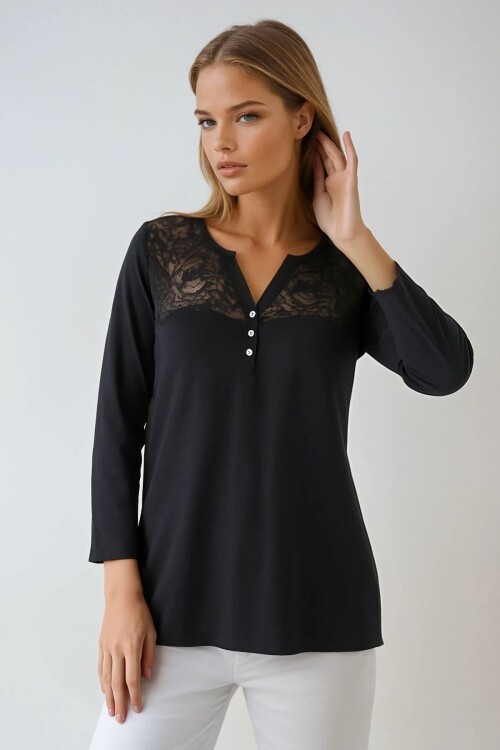 Siyah Dantel Garnili Düğme Detaylı V Yaka Bluz