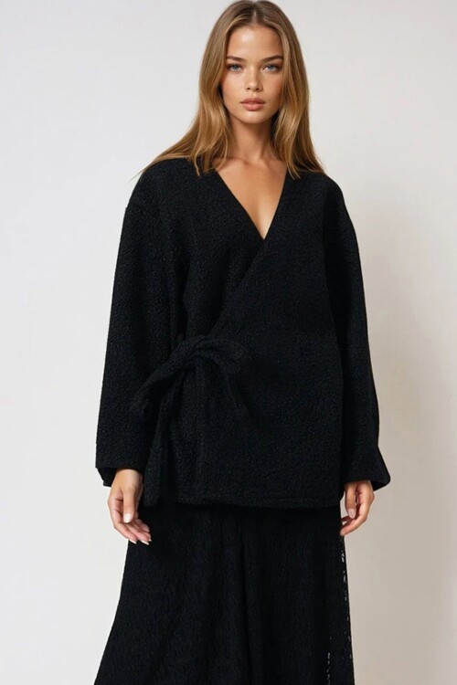 Siyah Kruvaze Yaka Yandan Bağlamalı Premium Ceket