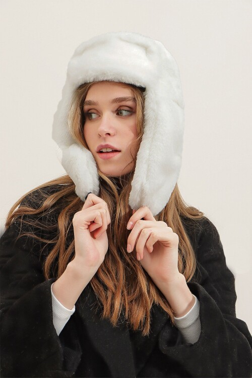 Ekru Suni Kürk Kulaklıklı Bere