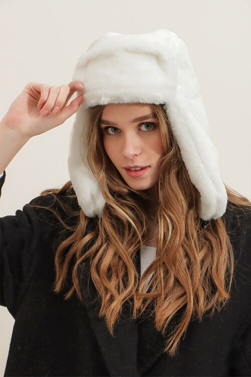 Ekru Suni Kürk Kulaklıklı Bere