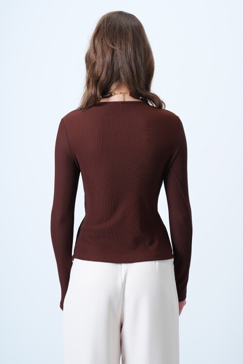 V Yaka Gold Aksesuarlı Ottaban Bluz