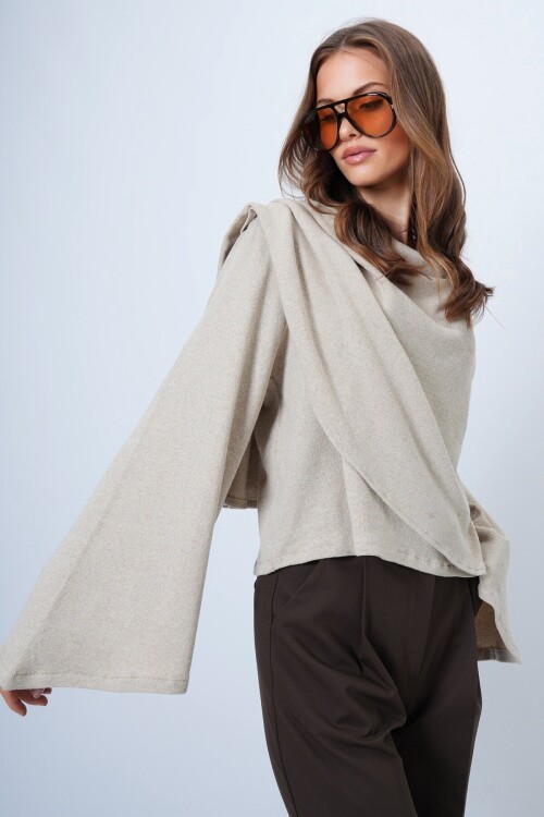 Atkı Detaylı Geniş Kollu Bluz