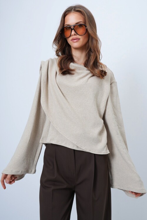 Atkı Detaylı Geniş Kollu Bluz