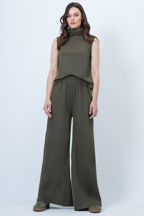 Balıkçı Yaka Kolsuz Bluz Ve Geniş Paça Pantolon Takım