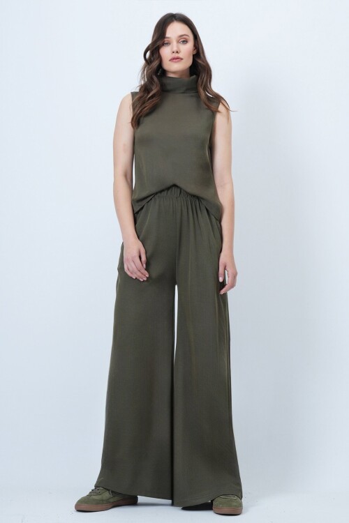 Balıkçı Yaka Kolsuz Bluz Ve Geniş Paça Pantolon Takım