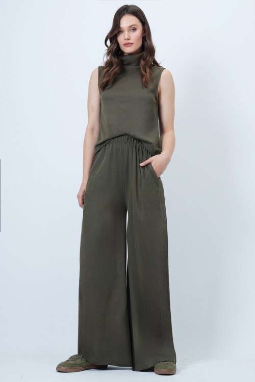 Balıkçı Yaka Kolsuz Bluz Ve Geniş Paça Pantolon Takım