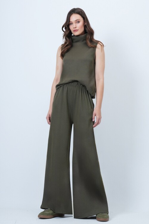 Balıkçı Yaka Kolsuz Bluz Ve Geniş Paça Pantolon Takım