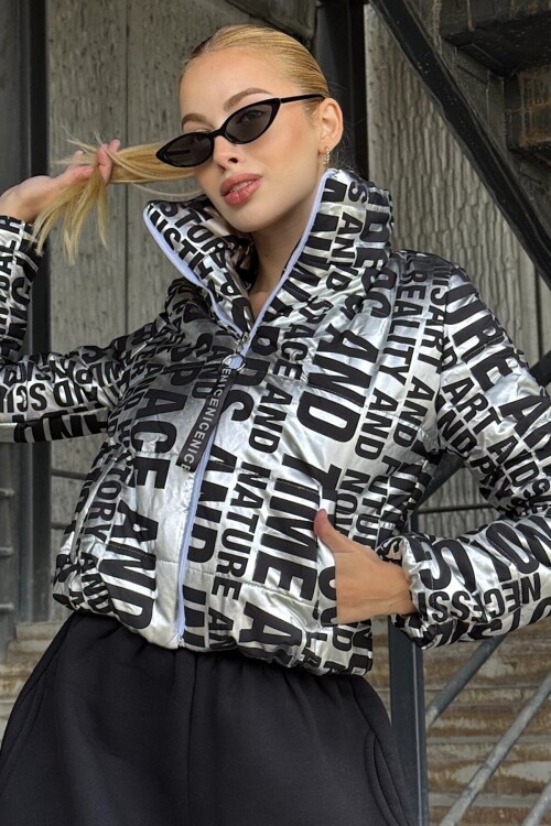 Baskılı Dik Yaka Fermuarlı Crop Şişme Mont