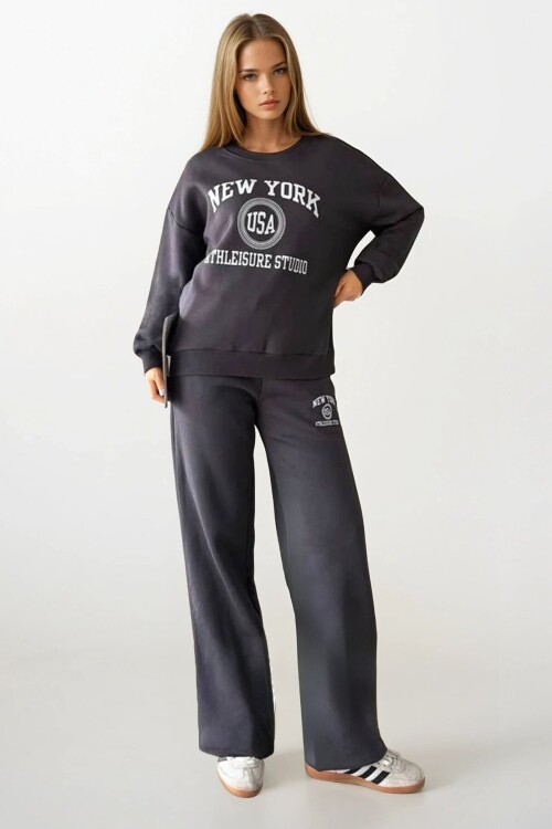 Baskılı Oversize Sweatshirt ve Geniş Paça  3 İplik Eşofman Takım