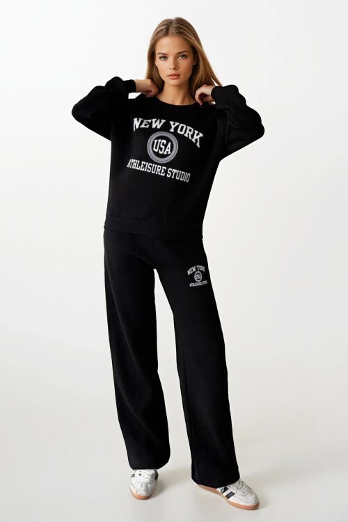 Baskılı Oversize Sweatshirt ve Geniş Paça  3 İplik Eşofman Takım